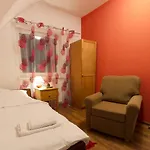 Goscinne Przylesie Homestay *